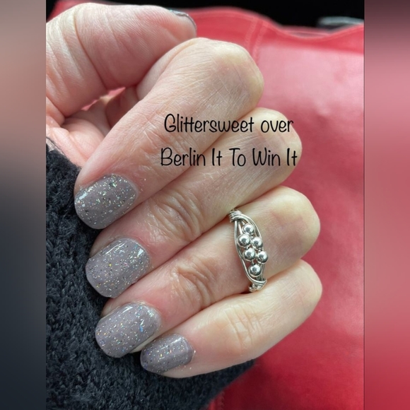 Color Street Nail Polish Strips in shade Berlin It to Win It - Picture 4 of 6